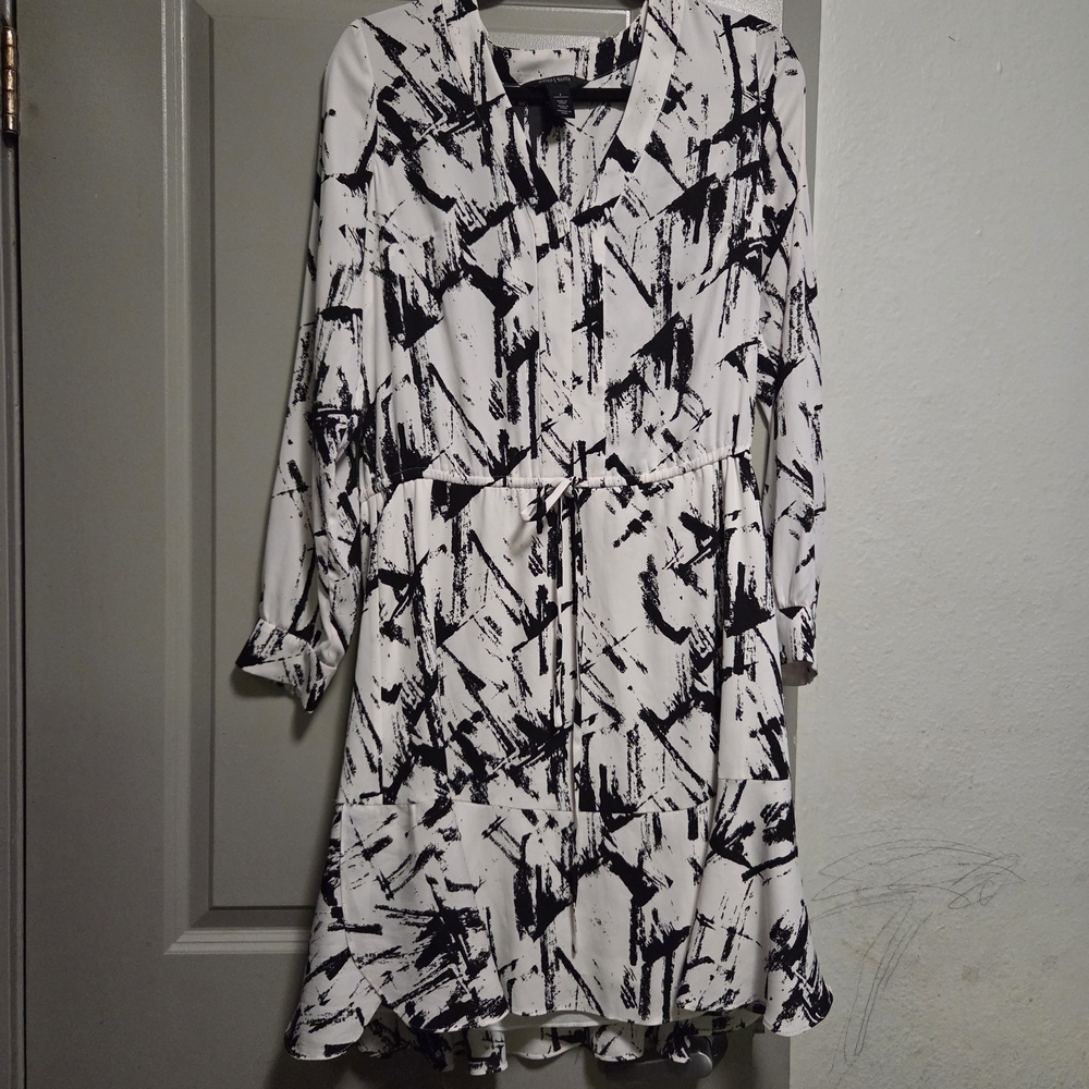 White House Black Market Black and White Long-Sleeve Printed Dress